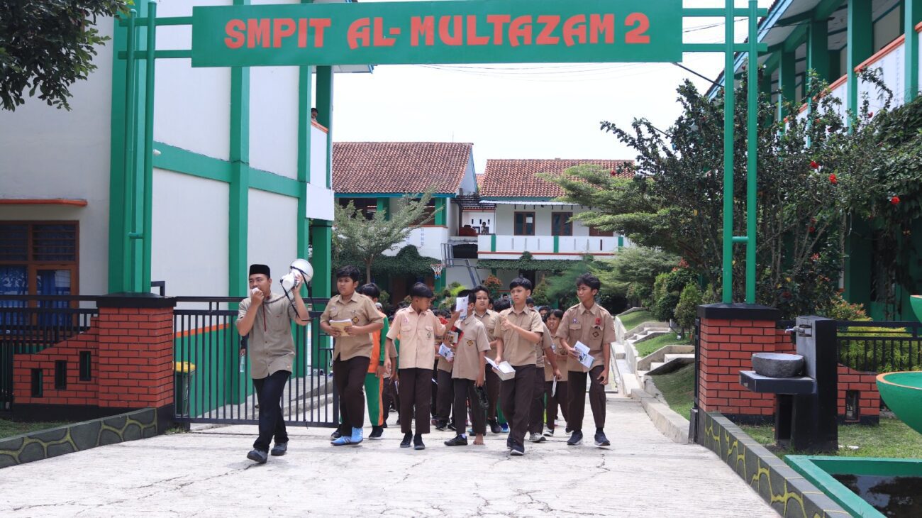 You are currently viewing Outing Class: Sarana Penguatan Profil Pelajar Pancasila (P5) di Smpit Al-Multazam
